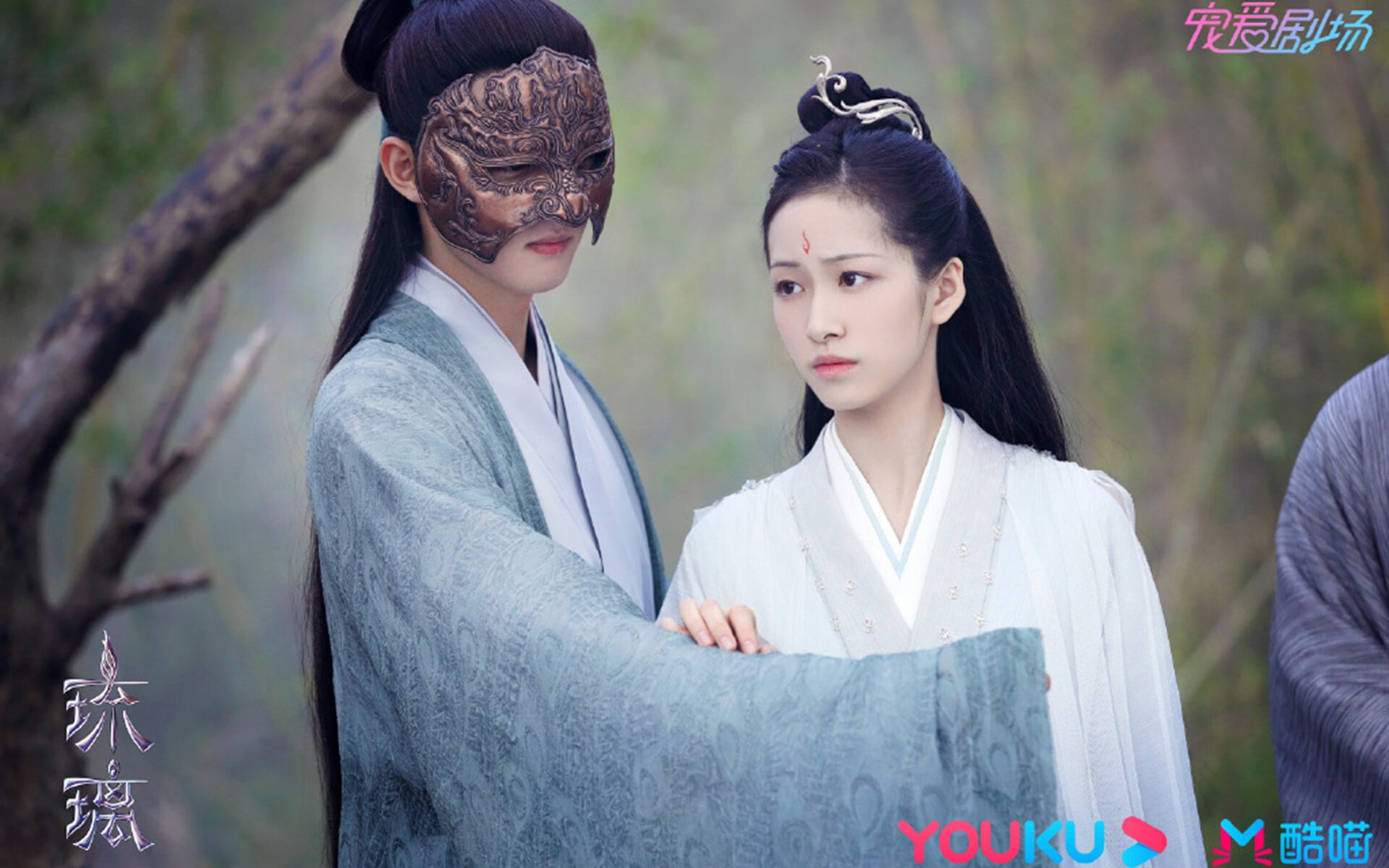 双线交错的终极节奏，当F1引擎在街道咆哮，姆巴佩在绿茵场踩下油门